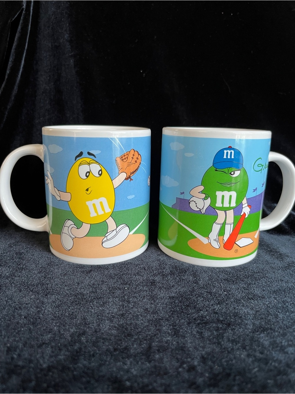 2 Vintage Galerie 2002 & 2004 M&M's ceramic coffee mugs Green Yellow Red Sports